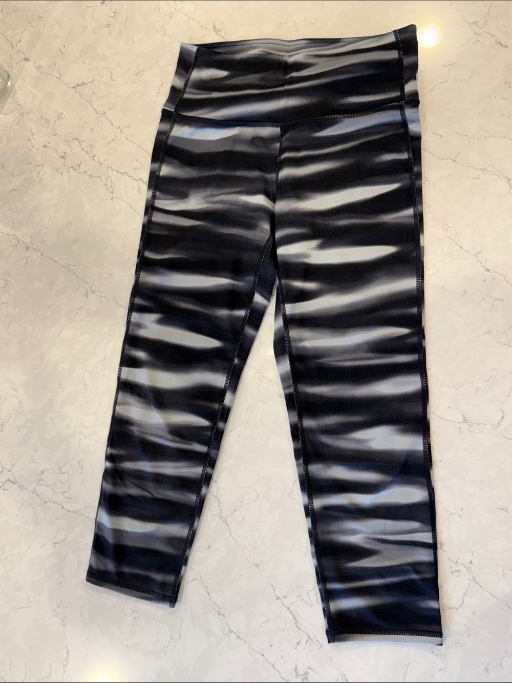 Athleta Women’s Leggings - Black & Gray Wave Print